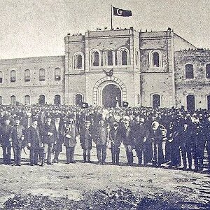 Bingazi Kışlası önünde Osmanlı askerleri